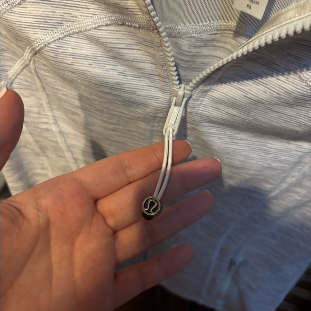 Lululemon Define Jacket - Picture 4 of 4